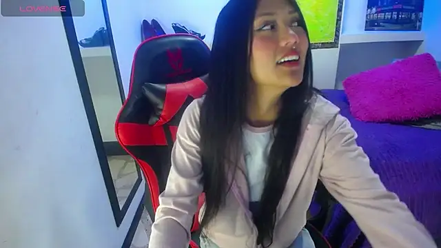 Snapshot of Catalehia_Milk chatting on February 22, 2025, 8:31 pm Catalehia Milk online show from February 22, 2025, 8:31 pm