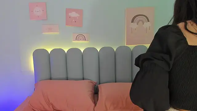 curvy rousi online show from November 6, 2025, 11:44 am