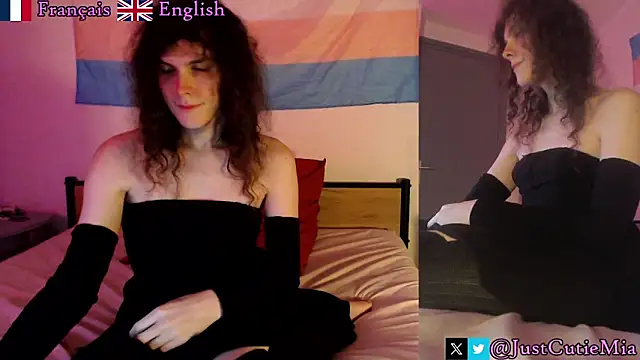 Snapshot of JustCutieMia chatting on November 20, 2025, 7:13 pm JustCutieMia online show from November 20, 2025, 7:13 pm