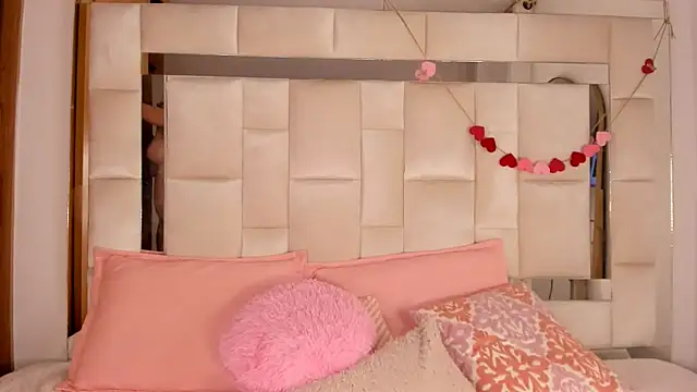 Snapshot of isabella_gomez11 chatting on June 13, 2026, 1:25 am isabella gomez11 online show from June 13, 2026, 1:25 am