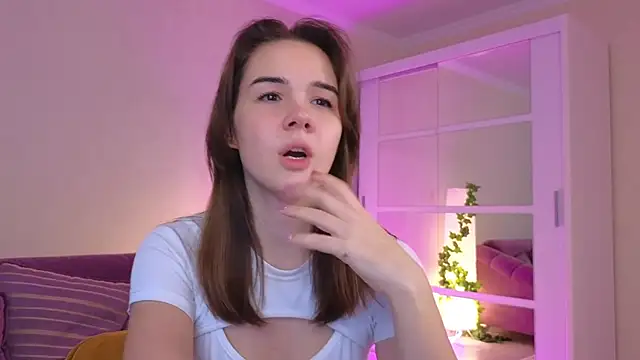 LindaRobertz online show from February 5, 2025, 12:49 pm