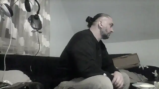 NewyorkDimi online show from April 6, 2026, 2:42 am