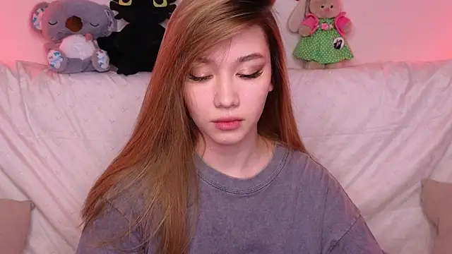 Snapshot of LuxuryGirl__ chatting on March 5, 2025, 8:00 am LuxuryGirl online show from March 5, 2025, 8:00 am