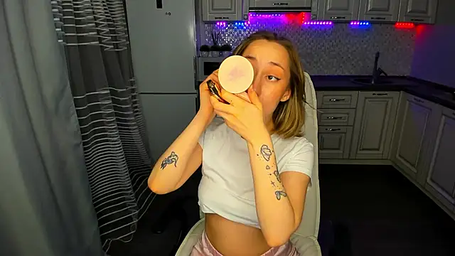 Snapshot of MelodyOfLovee chatting on March 12, 2025, 9:44 am MelodyOfLovee online show from March 12, 2025, 9:44 am