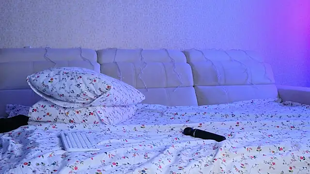 elsa limerence online show from January 4, 2025, 7:34 am