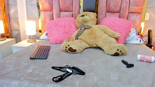 Snapshot of valentinasu1 chatting on March 11, 2025, 4:40 pm valentinasu1 online show from March 11, 2025, 4:40 pm