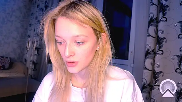 Snapshot of Evvie_Summn1 chatting on March 2, 2025, 7:23 pm Evvie Summn1 online show from March 2, 2025, 7:23 pm