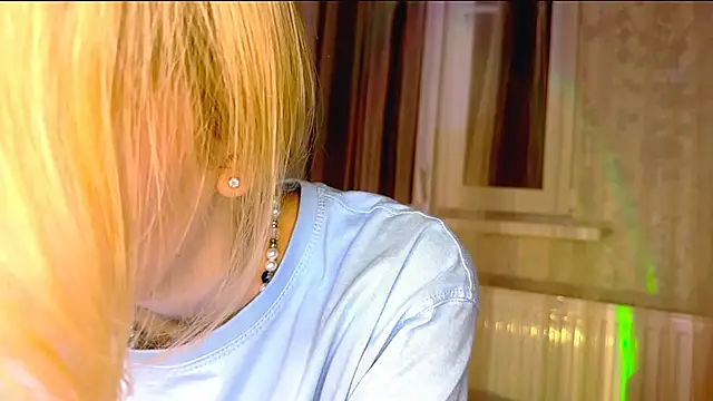 Snapshot of Evvie_Summn1 chatting on March 4, 2025, 2:53 pm Evvie Summn1 online show from March 4, 2025, 2:53 pm