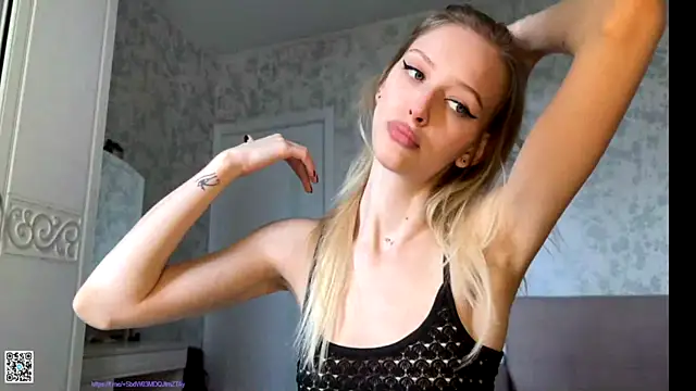 Snapshot of Evvie_Summn1 chatting on October 10, 2025, 9:19 am Evvie Summn1 online show from October 10, 2025, 9:19 am