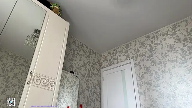 Snapshot of Evvie_Summn1 chatting on October 18, 2025, 8:59 am Evvie Summn1 online show from October 18, 2025, 8:59 am