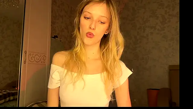 Snapshot of Evvie_Summn1 chatting on October 23, 2025, 3:11 pm Evvie Summn1 online show from October 23, 2025, 3:11 pm