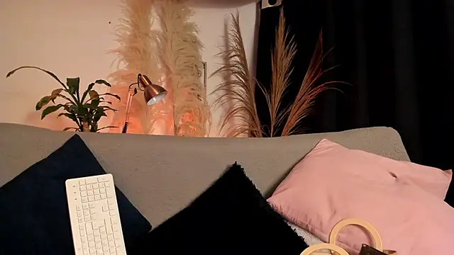 Serenity Day online show from March 6, 2026, 2:52 am