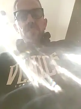 jonyfree1978 online show from December 18, 2024, 11:19 pm