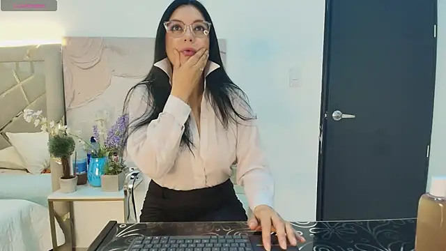 Snapshot of Zuzana21 chatting on June 3, 2026, 1:25 pm Zuzana21 online show from June 3, 2026, 1:25 pm