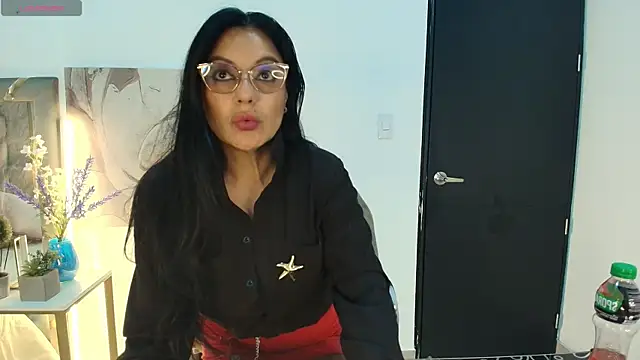 Snapshot of Zuzana21 chatting on June 9, 2026, 1:34 pm Zuzana21 online show from June 9, 2026, 1:34 pm