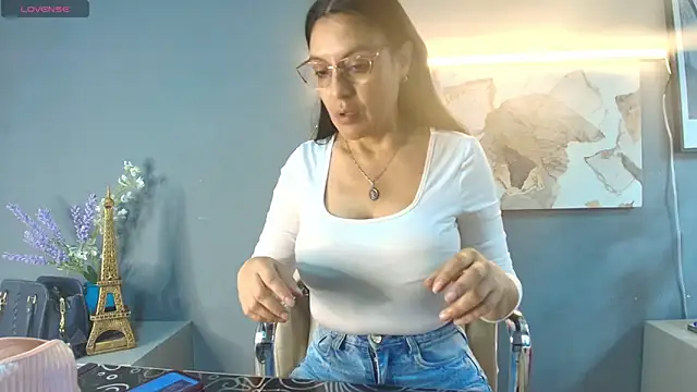 Snapshot of Zuzana21 chatting on June 13, 2026, 12:58 pm Zuzana21 online show from June 13, 2026, 12:58 pm