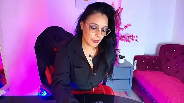 Snapshot of Zuzana21 chatting on June 18, 2026, 1:04 pm Zuzana21 online show from June 18, 2026, 1:04 pm