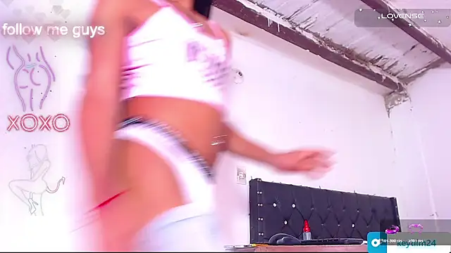 andreaxdol online show from February 6, 2026, 4:32 pm