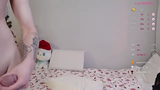 Snapshot of duomooncouple chatting on December 30, 2024, 11:04 am duomooncouple online show from December 30, 2024, 11:04 am