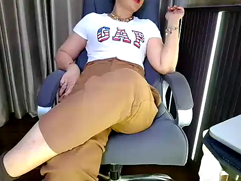 Snapshot of fabdemira chatting on November 21, 2025, 5:33 pm fabdemira online show from November 21, 2025, 5:33 pm