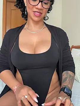 soli-lov online show from February 5, 2025, 1:22 pm