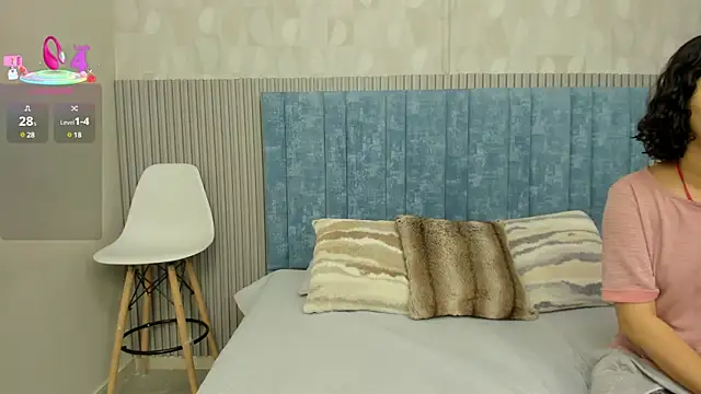 pretty sunlight  online show from March 13, 2025, 1:21 am