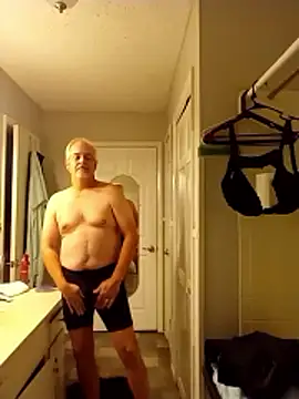 Snapshot of marc1812 chatting on December 5, 2024, 5:37 am marc1812 online show from December 5, 2024, 5:37 am