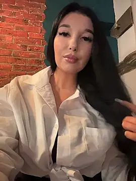 Tisha Busty online show from July 12, 2026, 10:39 am