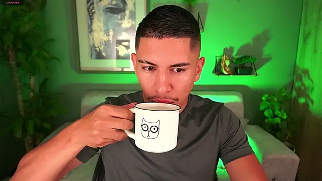 Snapshot of Aaronfox_x chatting on March 14, 2025, 9:24 am Aaronfox x online show from March 14, 2025, 9:24 am