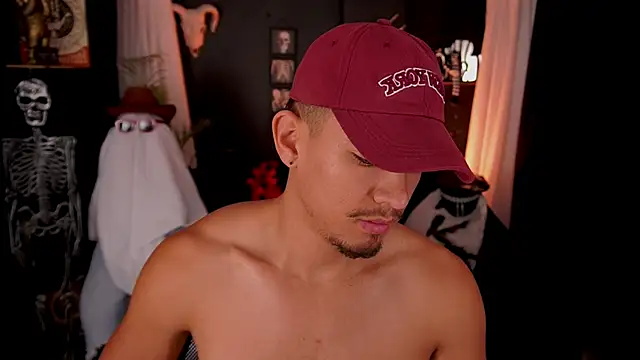 Snapshot of Aaronfox_x chatting on October 19, 2025, 12:39 pm Aaronfox x online show from October 19, 2025, 12:39 pm