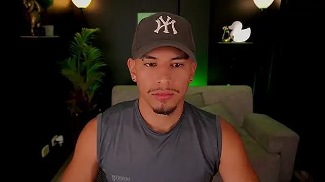 Snapshot of Aaronfox_x chatting on November 3, 2025, 10:49 am Aaronfox x online show from November 3, 2025, 10:49 am