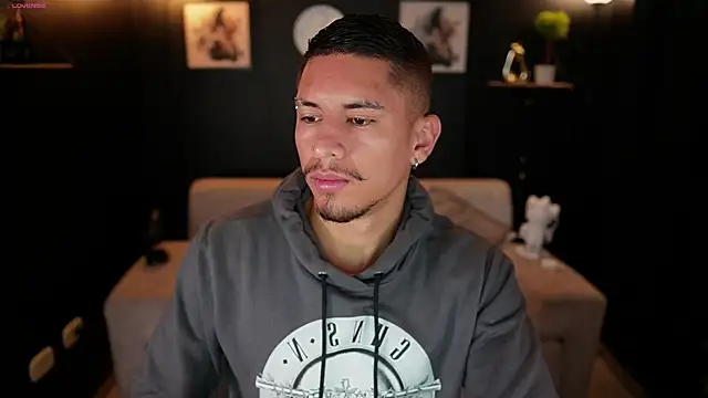 Snapshot of Aaronfox_x chatting on November 28, 2025, 9:01 am Aaronfox x online show from November 28, 2025, 9:01 am