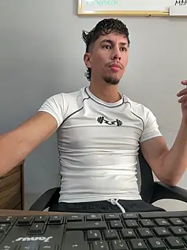 Aaronfox x online show from July 29, 2026, 2:37 pm
