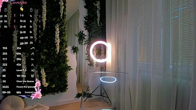 Snapshot of VivienCarter chatting on February 24, 2025, 8:17 am VivienCarter online show from February 24, 2025, 8:17 am