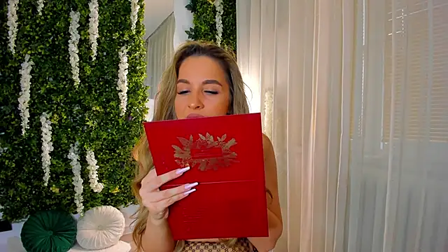 Snapshot of VivienCarter chatting on February 28, 2025, 6:43 am VivienCarter online show from February 28, 2025, 6:43 am