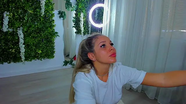 Snapshot of VivienCarter chatting on September 13, 2025, 2:50 pm VivienCarter online show from September 13, 2025, 2:50 pm