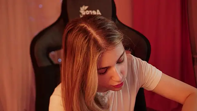 EllieCutes online show from March 22, 2025, 9:02 am