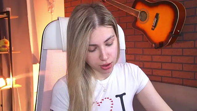 EllieCutes online show from April 27, 2026, 6:22 am