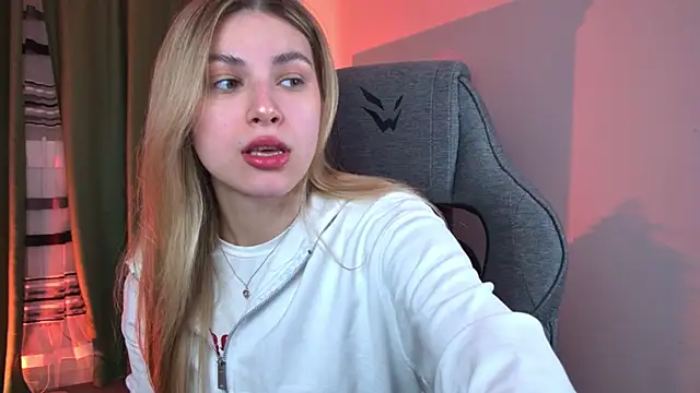 EllieCutes online show from April 28, 2026, 5:45 am