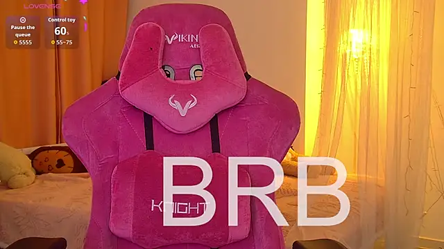 Snapshot of EllieCutes chatting on July 28, 2026, 3:21 pm EllieCutes online show from July 28, 2026, 3:21 pm