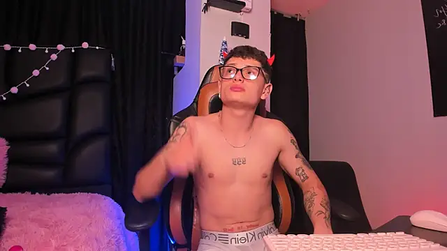 LexieandNate online show from March 11, 2025, 5:05 am