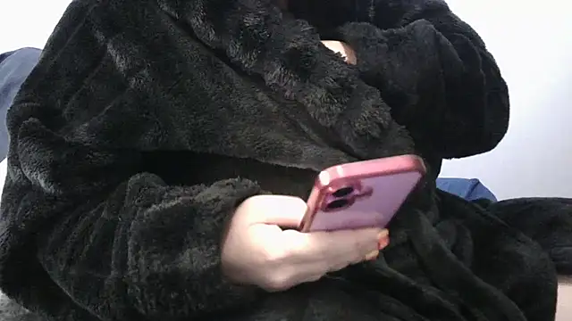 Snapshot of busty-bella1 chatting on October 27, 2025, 10:19 am busty-bella1 online show from October 27, 2025, 10:19 am