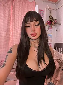 Snapshot of madelinexx chatting on July 8, 2026, 8:30 am madelinexx online show from July 8, 2026, 8:30 am