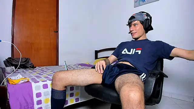 Huge latin cock online show from December 27, 2024, 10:26 pm