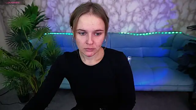 MaribelRiverr  online show from October 6, 2025, 5:49 am