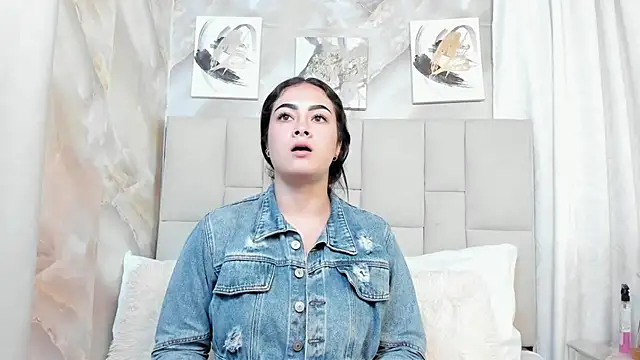 Jaslyn  Smith online show from September 30, 2025, 4:12 pm