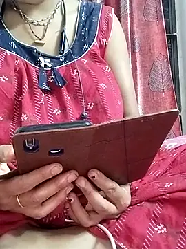 miss-Riy online show from April 25, 2026, 4:37 pm