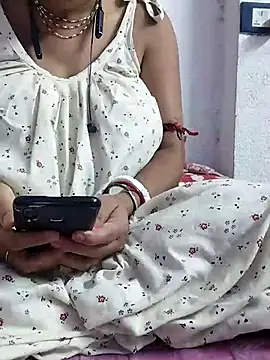 miss-Riy online show from July 7, 2026, 4:44 pm
