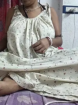 miss-Riy online show from July 9, 2026, 4:44 pm