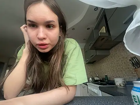 Roxie Mils online show from July 17, 2026, 6:57 pm